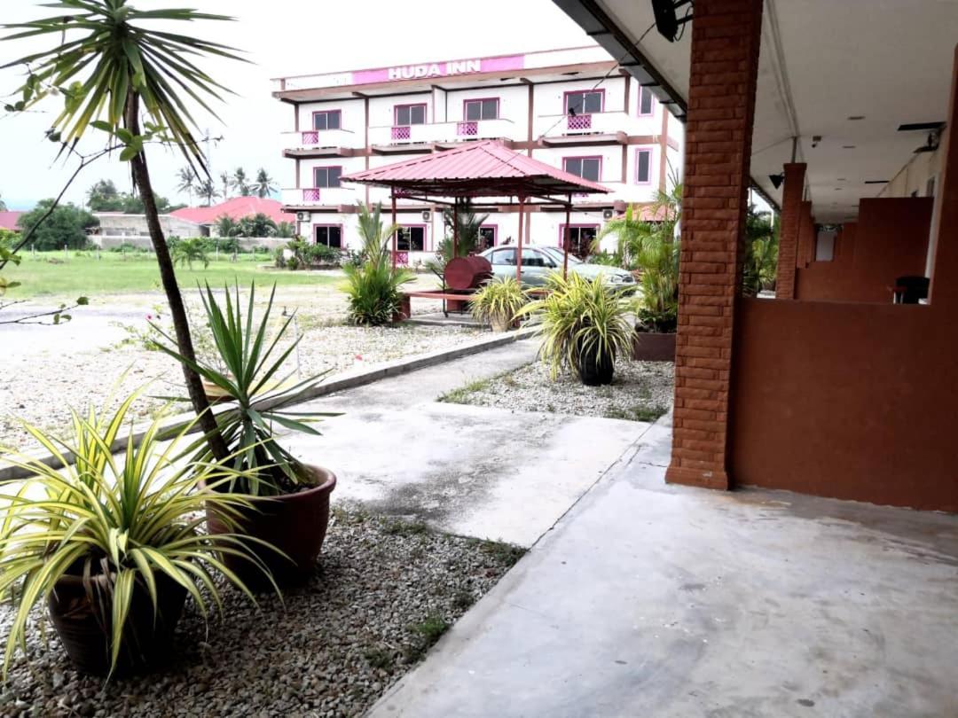 Huda Inn Pantai Cenang  Bagian luar foto