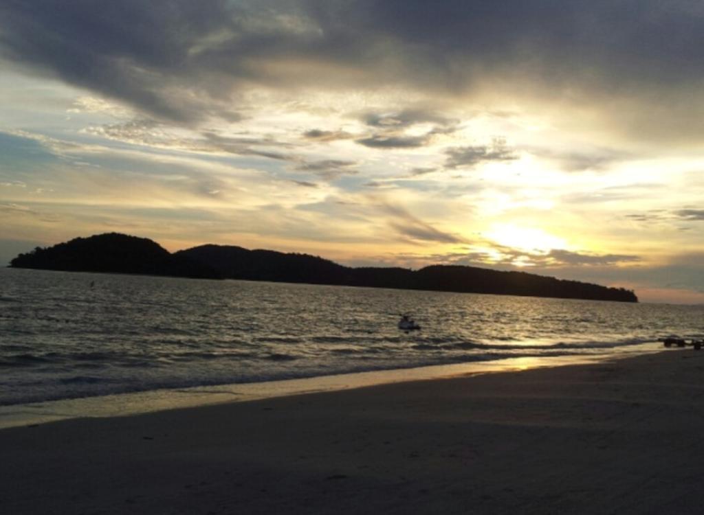 Huda Inn Pantai Cenang  Bagian luar foto