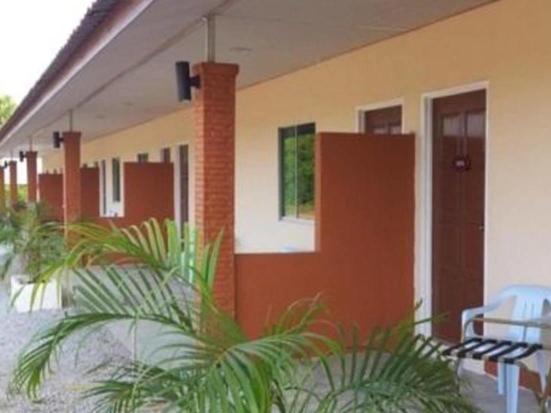 Huda Inn Pantai Cenang  Bagian luar foto